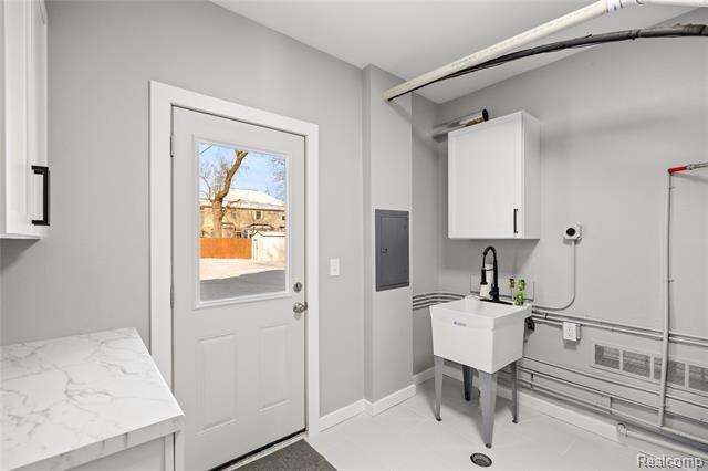 Builiding view twenty seven for 65 Algansee, Troy, MI. 48083