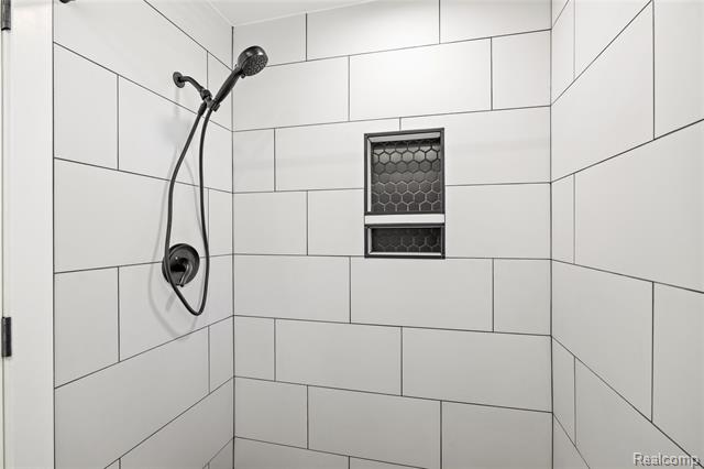 Builiding view twenty three for 65 Algansee, Troy, MI. 48083