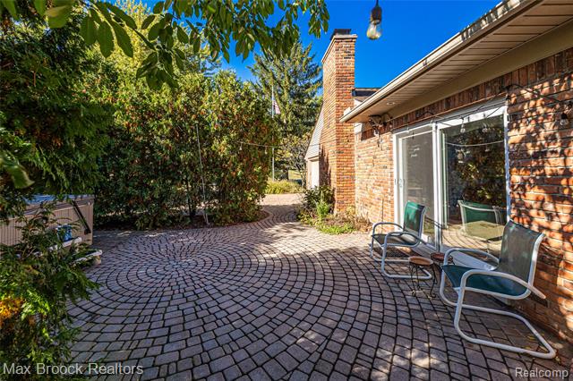 Builiding view eight for 5605 Woodwind, Bloomfield Hills, MI. 48301