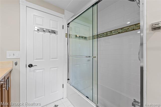 Builiding view forty five for 5605 Woodwind, Bloomfield Hills, MI. 48301