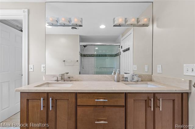 Builiding view forty four for 5605 Woodwind, Bloomfield Hills, MI. 48301