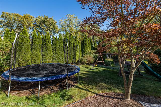 Builiding view fourteen for 5605 Woodwind, Bloomfield Hills, MI. 48301