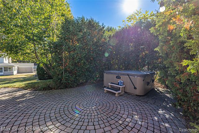 Builiding view seven for 5605 Woodwind, Bloomfield Hills, MI. 48301