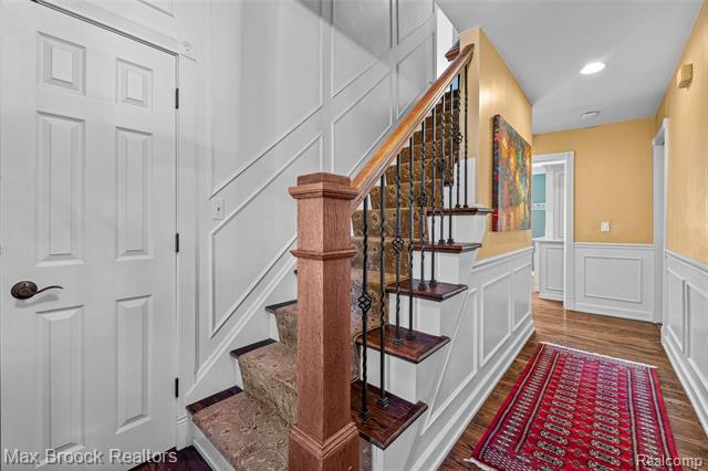 Builiding view seventeen for 5605 Woodwind, Bloomfield Hills, MI. 48301