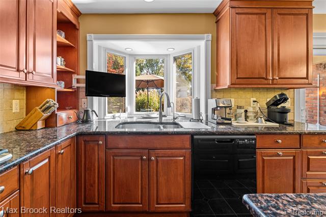 Builiding view twenty five for 5605 Woodwind, Bloomfield Hills, MI. 48301