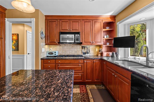 Builiding view twenty four for 5605 Woodwind, Bloomfield Hills, MI. 48301