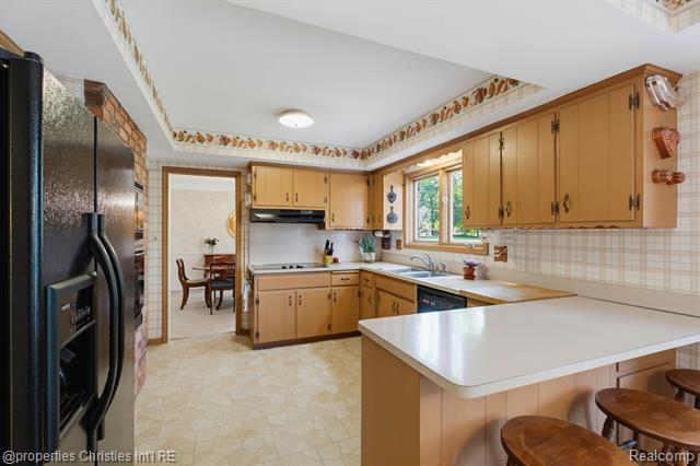 Builiding view eight for 5600 Woodwind, Bloomfield Hills, MI. 48301