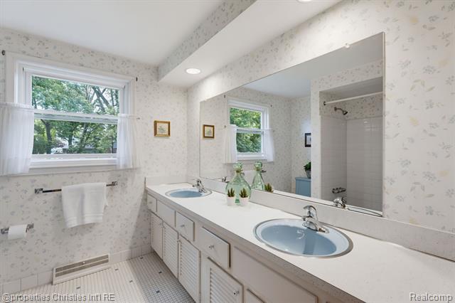Builiding view thirty for 5600 Woodwind, Bloomfield Hills, MI. 48301