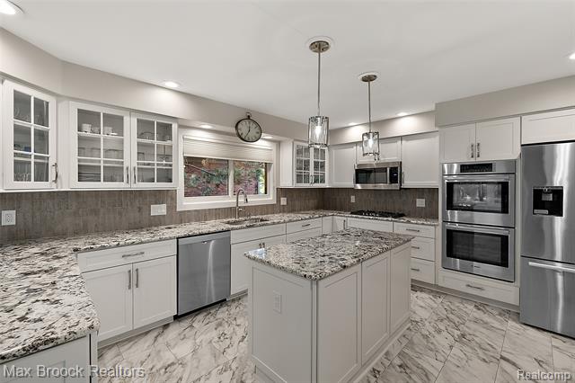 Builiding view seven for 3673 York, Bloomfield Hills, MI. 48301