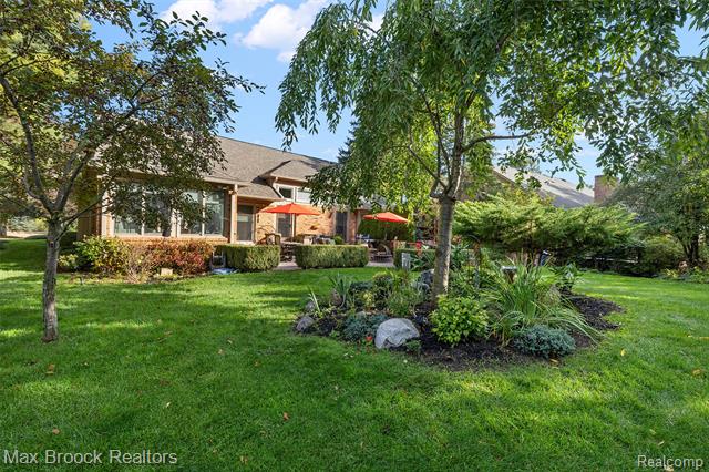 Builiding view thirty for 3673 York, Bloomfield Hills, MI. 48301