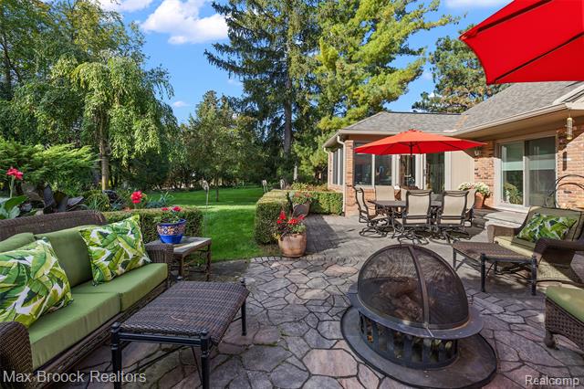 Builiding view twenty four for 3673 York, Bloomfield Hills, MI. 48301