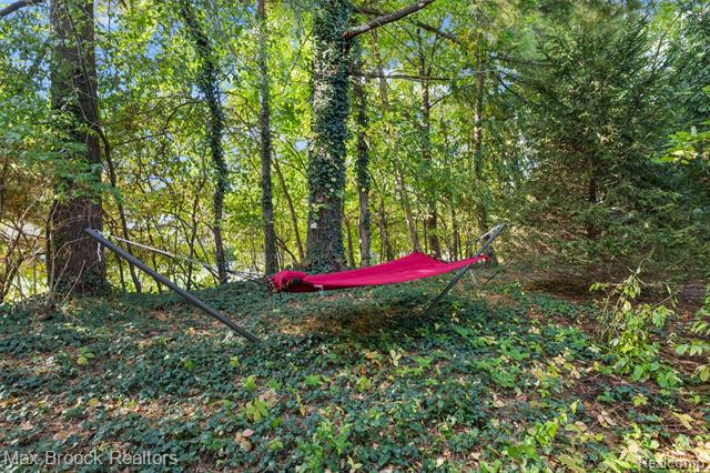 Builiding view twenty nine for 3673 York, Bloomfield Hills, MI. 48301