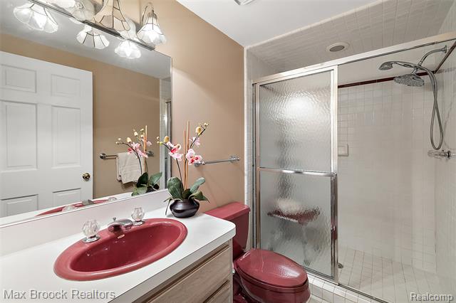 Builiding view twenty for 3673 York, Bloomfield Hills, MI. 48301