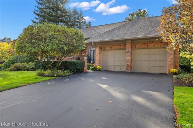 front view for 3673 York Ct, Bloomfield Hills, Mi. 48301