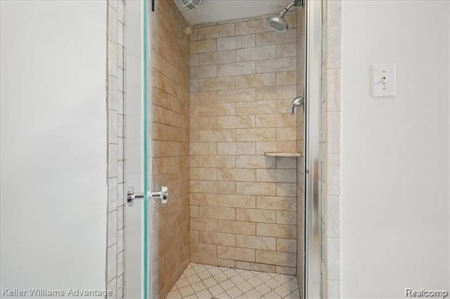 Builiding view eighteen for 5321 Fairway, West Bloomfield, MI. 48323