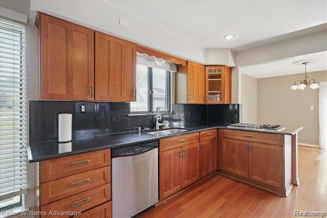 Builiding view eleven for 5321 Fairway, West Bloomfield, MI. 48323