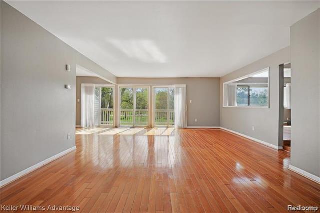 Builiding view four for 5321 Fairway, West Bloomfield, MI. 48323