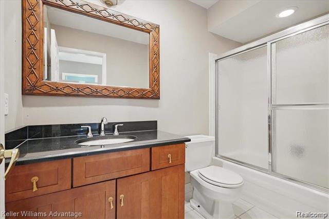 Builiding view fourteen for 5321 Fairway, West Bloomfield, MI. 48323