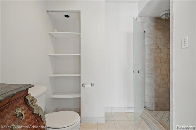 Builiding view nineteen for 5321 Fairway, West Bloomfield, MI. 48323