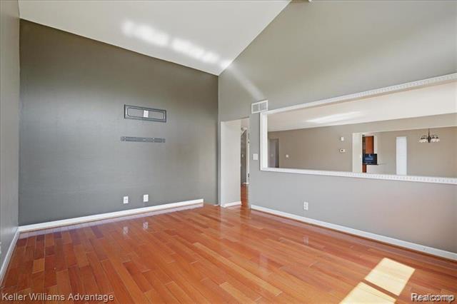 Builiding view seven for 5321 Fairway, West Bloomfield, MI. 48323