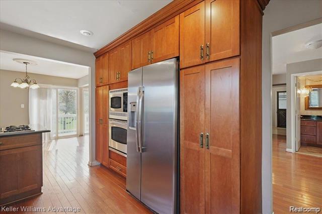 Builiding view twelve for 5321 Fairway, West Bloomfield, MI. 48323