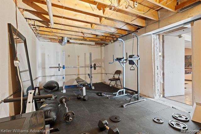 Builiding view twenty five for 5321 Fairway, West Bloomfield, MI. 48323