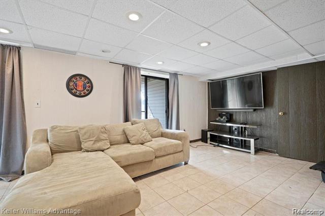 Builiding view twenty two for 5321 Fairway, West Bloomfield, MI. 48323