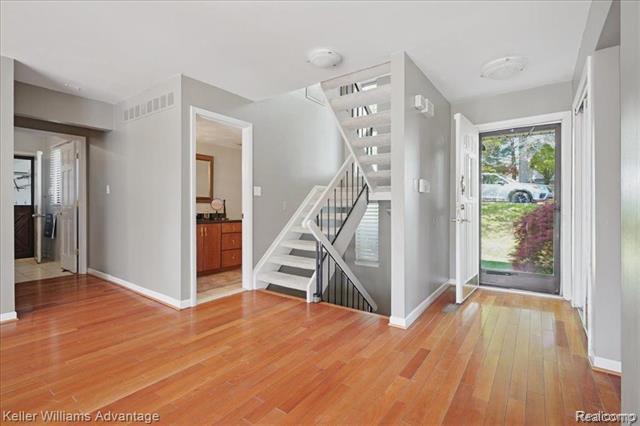 Builiding view two for 5321 Fairway, West Bloomfield, MI. 48323