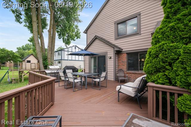 Builiding view forty four for 5277 Waterview, West Bloomfield, MI. 48323