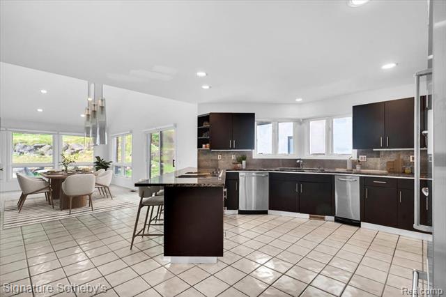 Builiding view four for 4156 Marlwood, West Bloomfield, MI. 48323