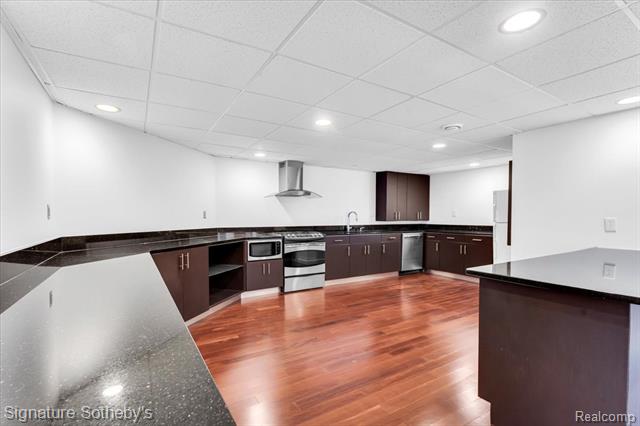 Builiding view seventeen for 4156 Marlwood, West Bloomfield, MI. 48323