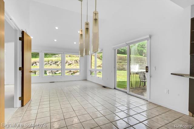 Builiding view six for 4156 Marlwood, West Bloomfield, MI. 48323