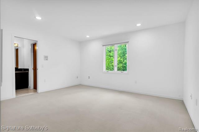 Builiding view sixteen for 4156 Marlwood, West Bloomfield, MI. 48323