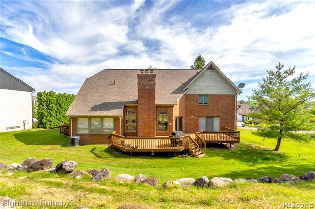 Builiding view twenty three for 4156 Marlwood, West Bloomfield, MI. 48323