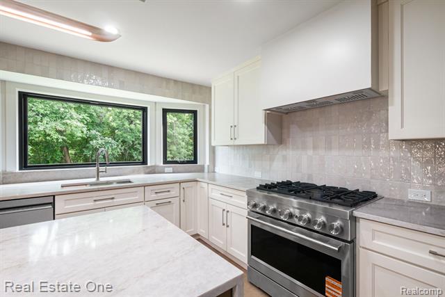 Builiding view fourteen for 1683 Mark Hopkins, Bloomfield Hills, MI. 48302