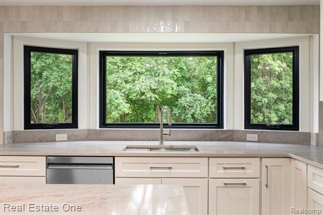 Builiding view thirteen for 1683 Mark Hopkins, Bloomfield Hills, MI. 48302