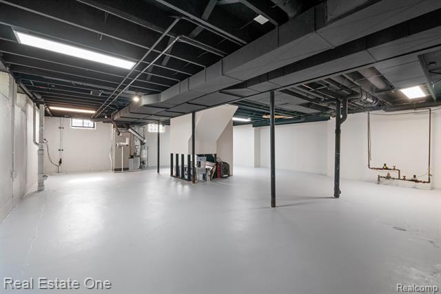 Builiding view thirty three for 1683 Mark Hopkins, Bloomfield Hills, MI. 48302