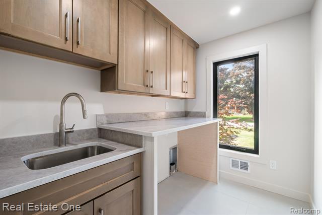 Builiding view thirty two for 1683 Mark Hopkins, Bloomfield Hills, MI. 48302