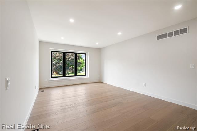 Builiding view twenty one for 1683 Mark Hopkins, Bloomfield Hills, MI. 48302