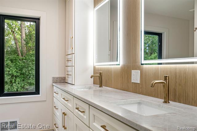 Builiding view twenty two for 1683 Mark Hopkins, Bloomfield Hills, MI. 48302