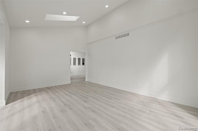 Builiding view eighteen for 4117 Marlwood, West Bloomfield, MI. 48323