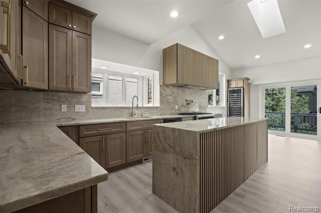 Builiding view fifteen for 4117 Marlwood, West Bloomfield, MI. 48323