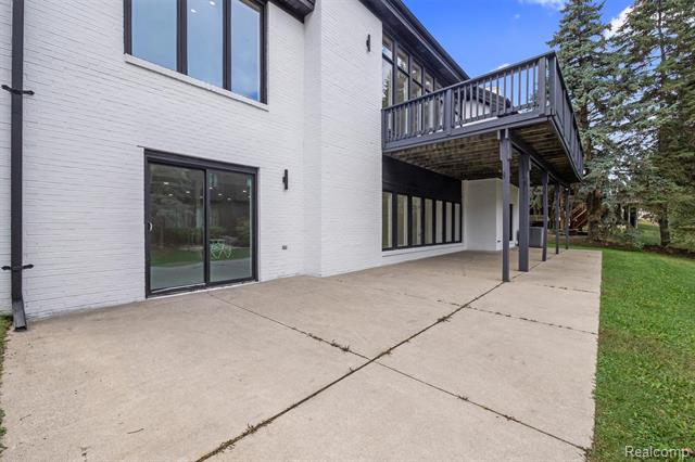 Builiding view fifty eight for 4117 Marlwood, West Bloomfield, MI. 48323