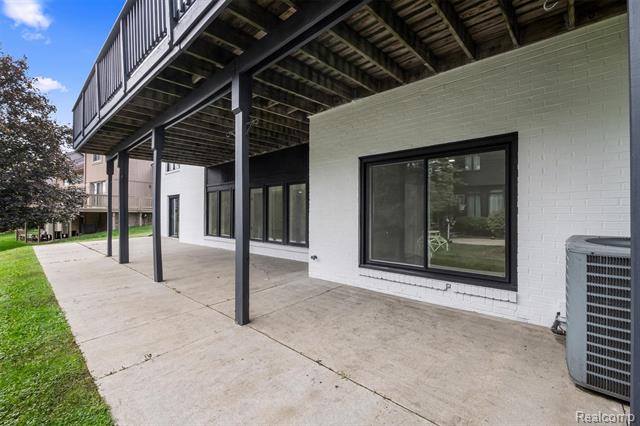 Builiding view fifty nine for 4117 Marlwood, West Bloomfield, MI. 48323