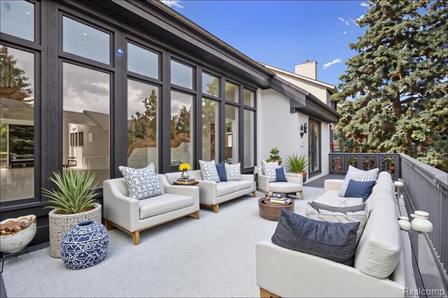 Builiding view fifty six for 4117 Marlwood, West Bloomfield, MI. 48323