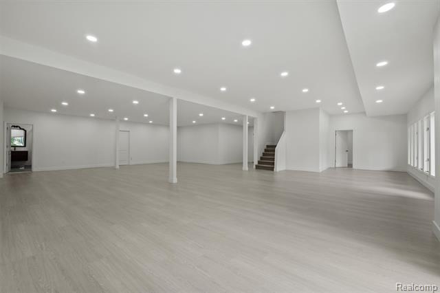 Builiding view forty eight for 4117 Marlwood, West Bloomfield, MI. 48323