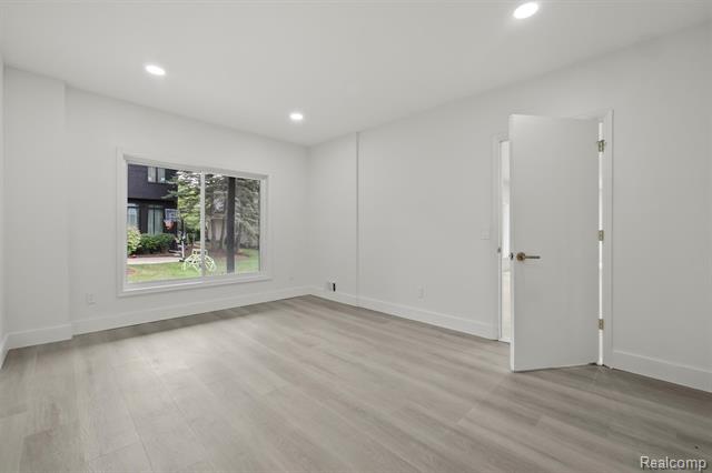 Builiding view forty five for 4117 Marlwood, West Bloomfield, MI. 48323