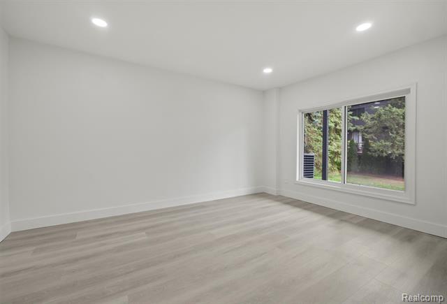 Builiding view forty four for 4117 Marlwood, West Bloomfield, MI. 48323