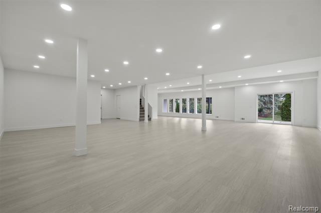 Builiding view forty nine for 4117 Marlwood, West Bloomfield, MI. 48323