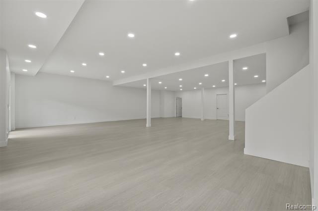 Builiding view forty seven for 4117 Marlwood, West Bloomfield, MI. 48323